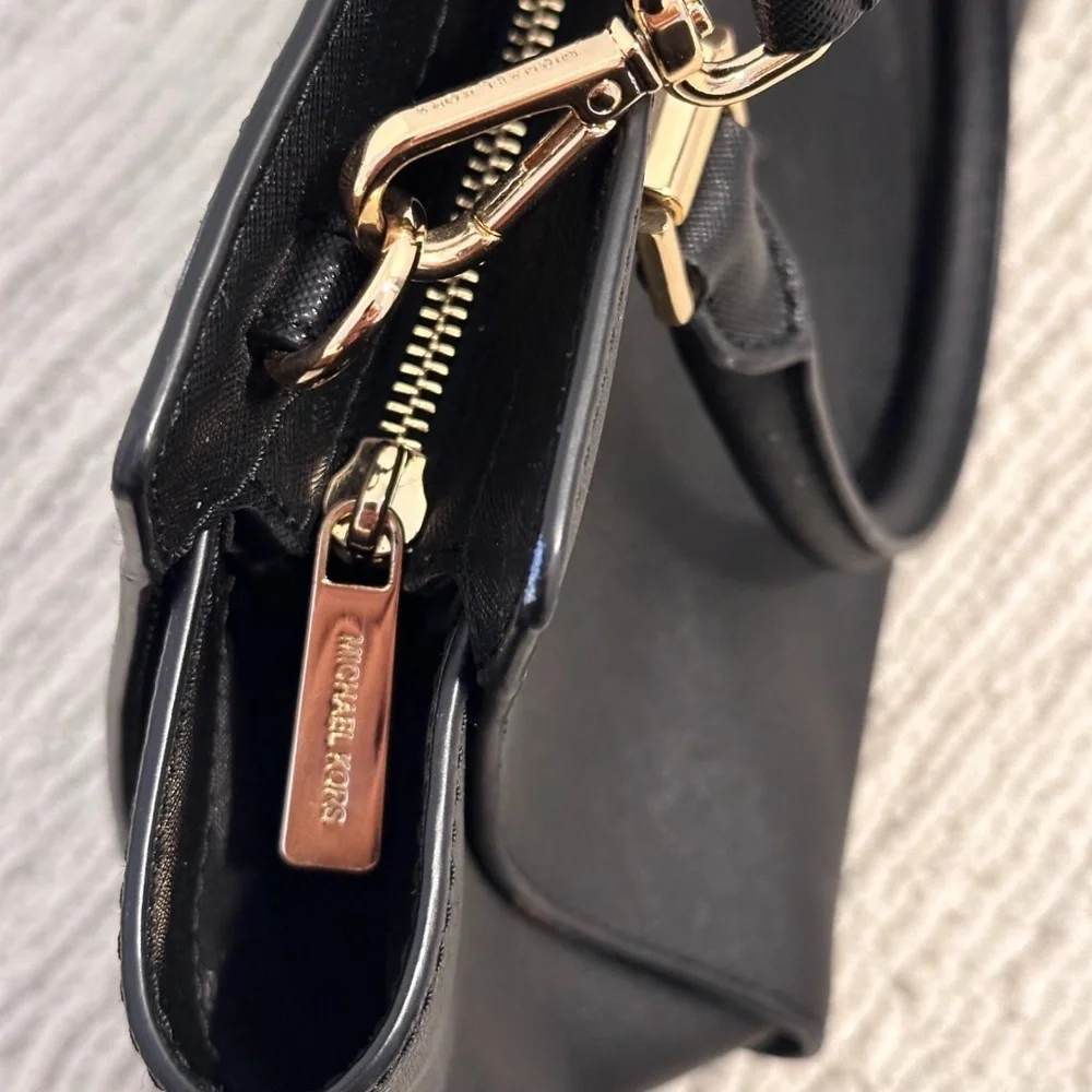 MICHAEL KORS Selma Women’s Black Satchel Crossbody Saffiano Leather Elegant